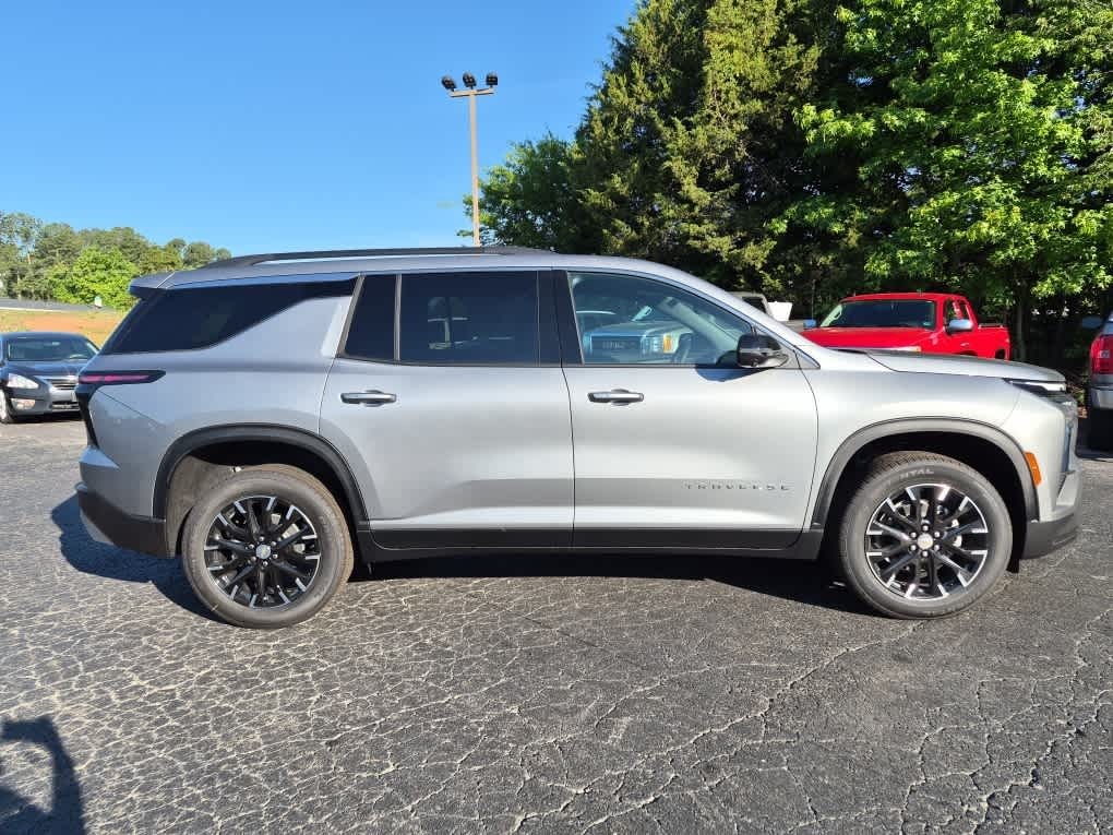 2026 Chevrolet Traverse FWD LT