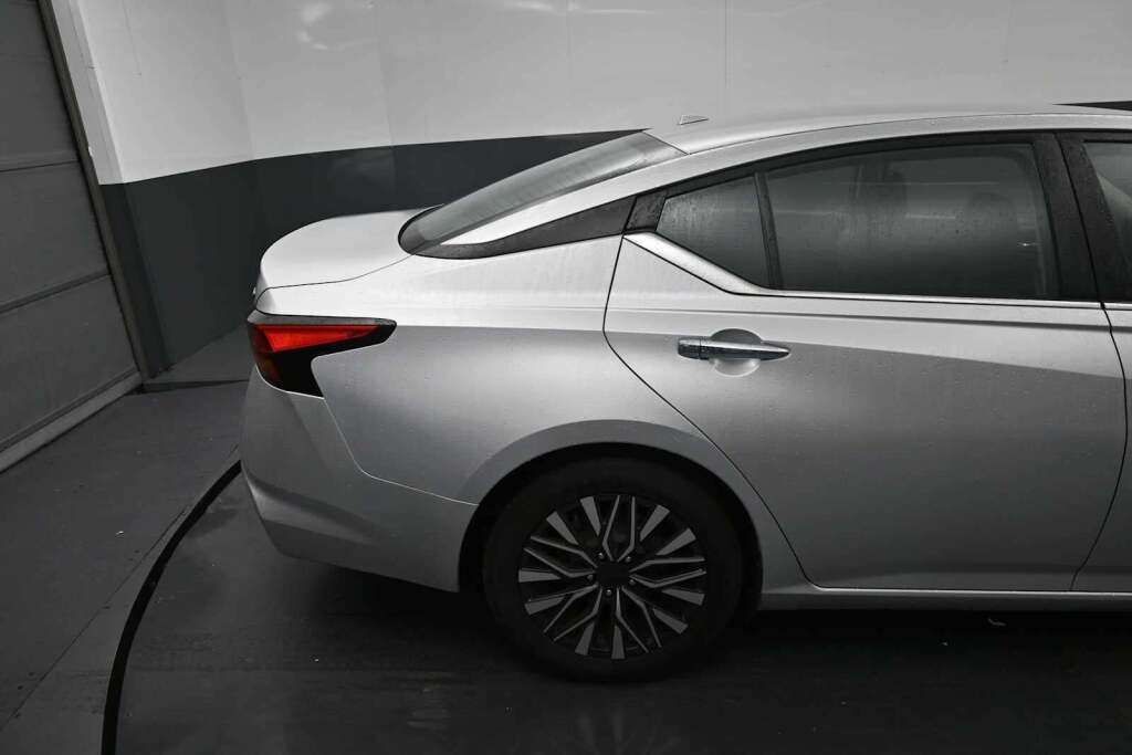 2023 Nissan Altima SV FWD