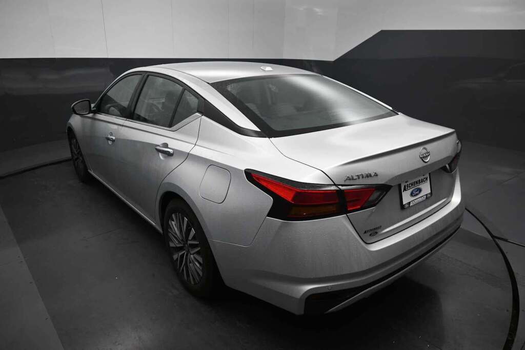 2023 Nissan Altima SV FWD