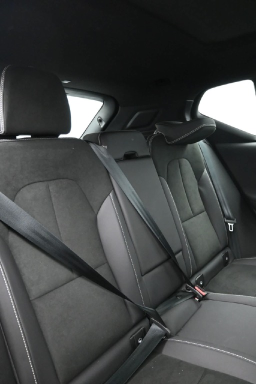 2023 Volvo XC40 B5 Plus Dark Theme