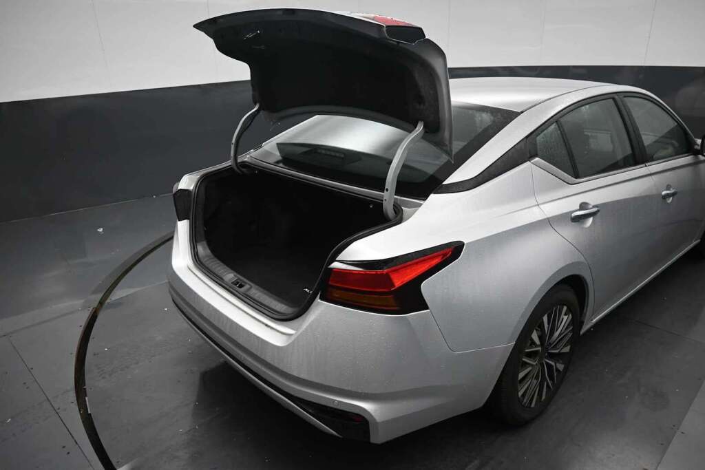 2023 Nissan Altima SV FWD