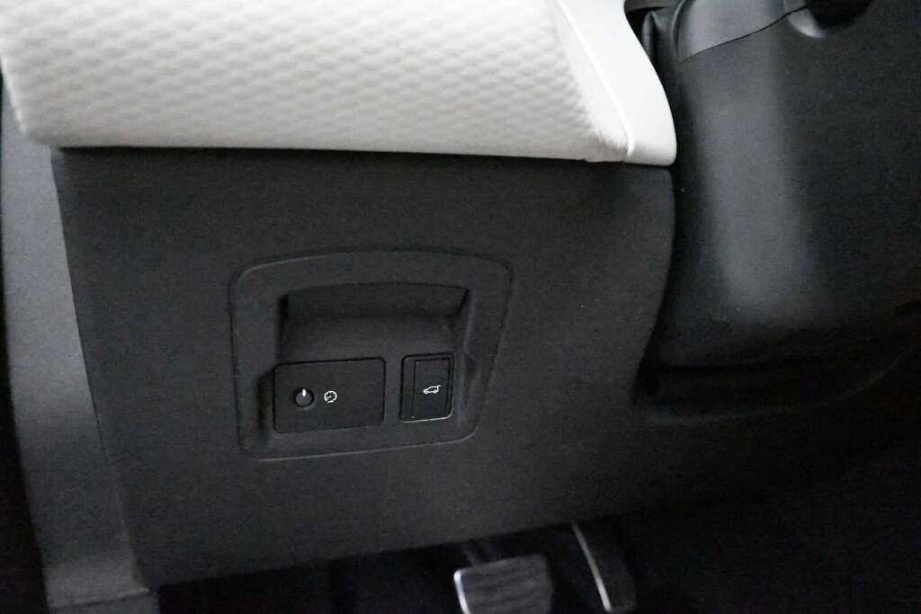 2023 Land Rover Range Rover Velar P250 R-Dynamic S