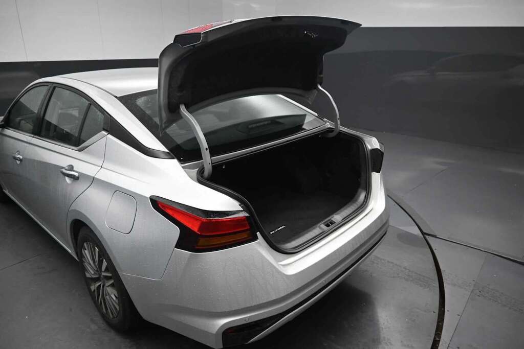 2023 Nissan Altima SV FWD