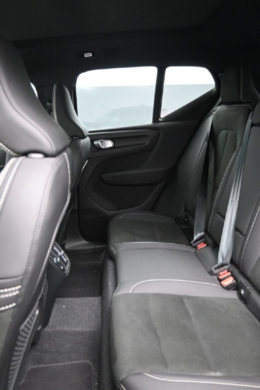 2023 Volvo XC40 B5 Plus Dark Theme