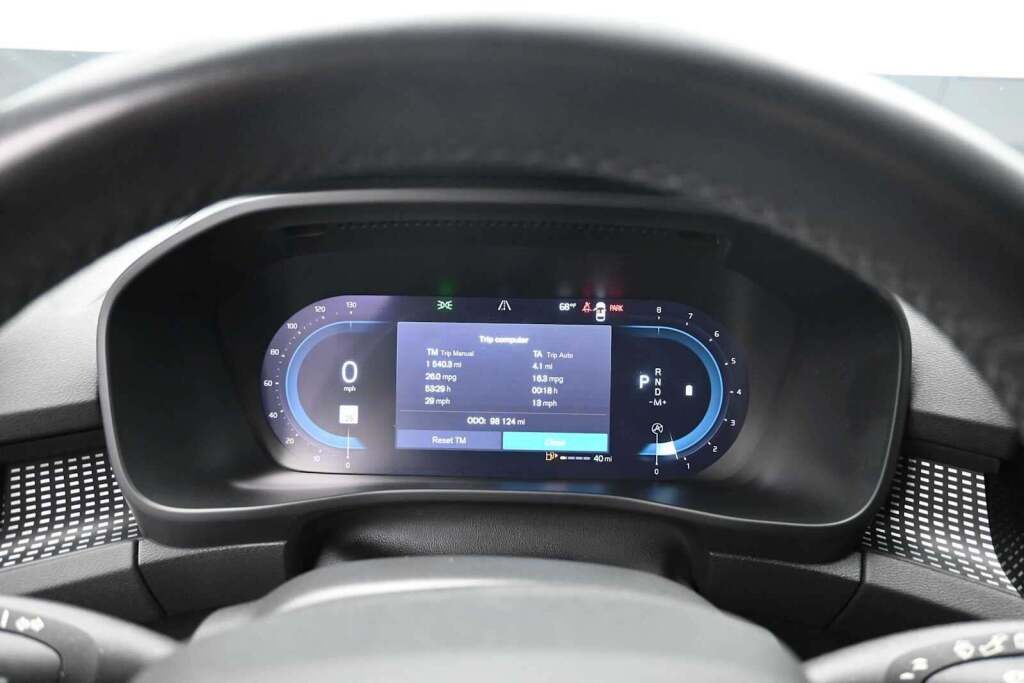 2023 Volvo XC40 B5 Plus Dark Theme