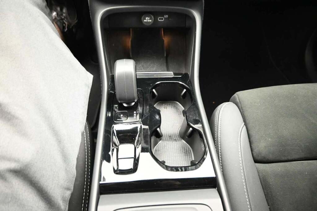 2023 Volvo XC40 B5 Plus Dark Theme