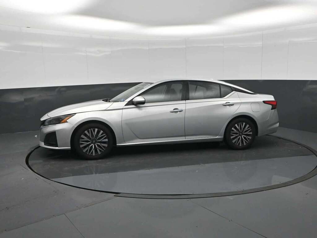 2023 Nissan Altima SV FWD