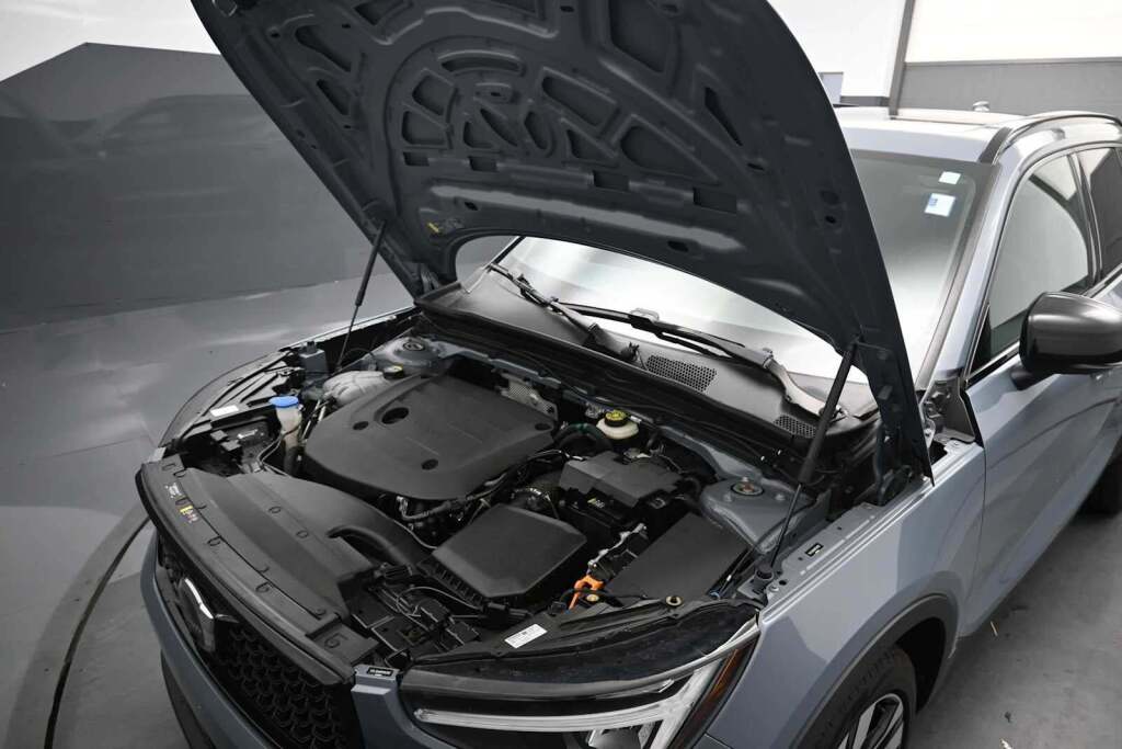 2023 Volvo XC40 B5 Plus Dark Theme