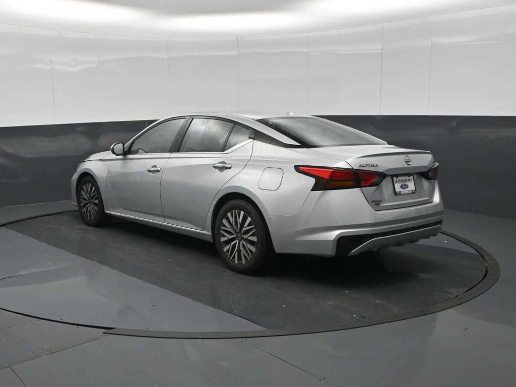 2023 Nissan Altima SV FWD