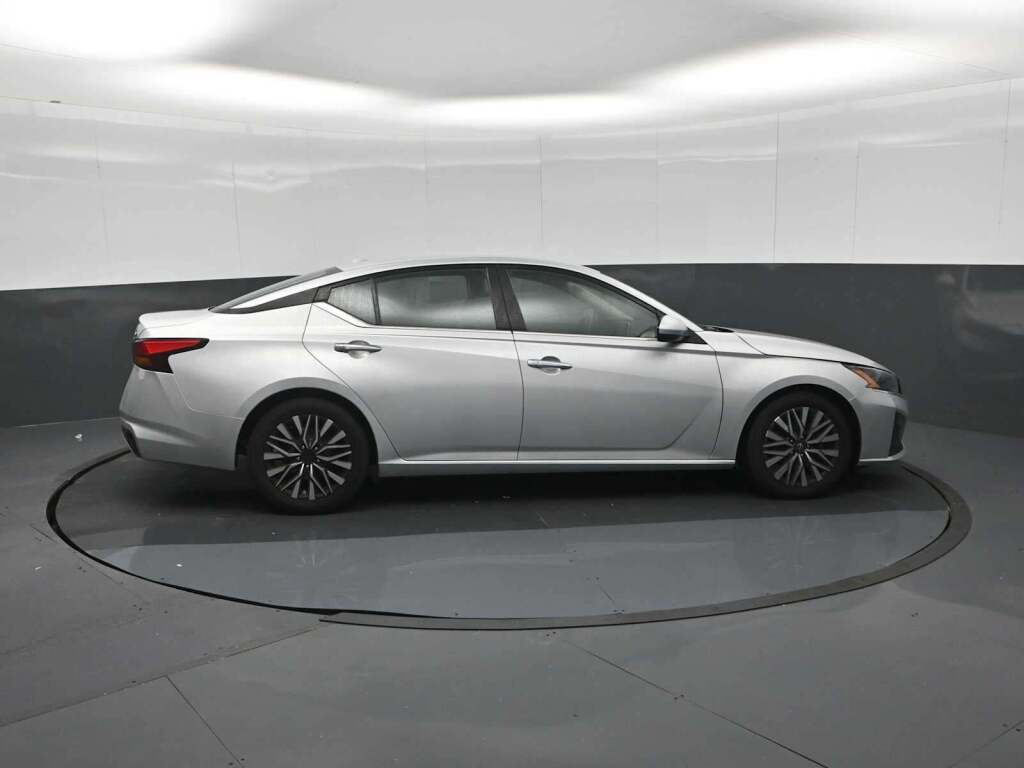 2023 Nissan Altima SV FWD