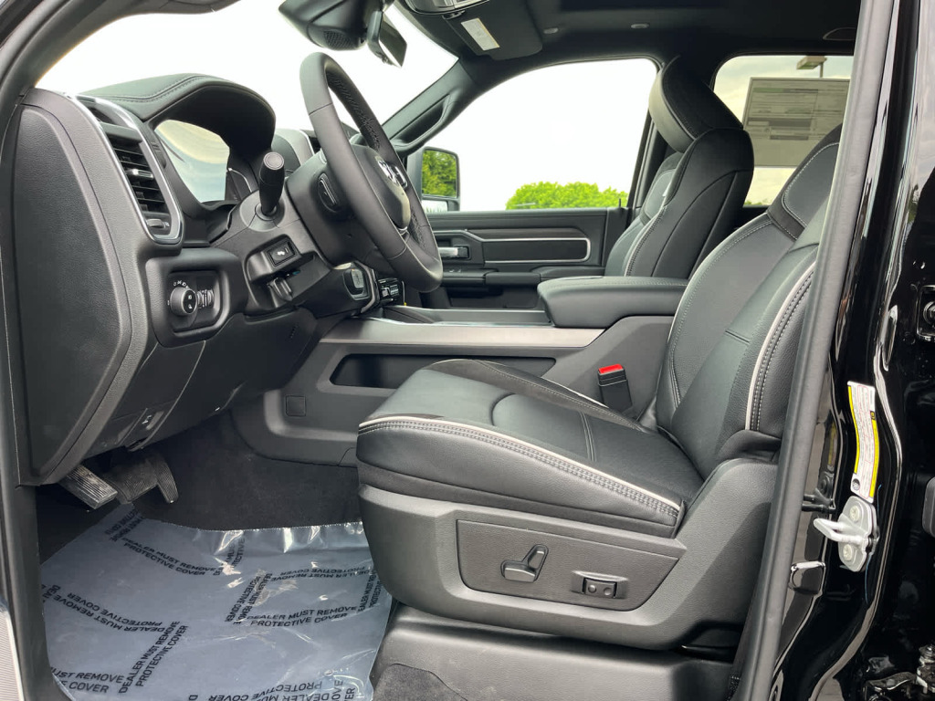 2026 Ram 3500 Laramie Crew Cab 4x4 8' Box