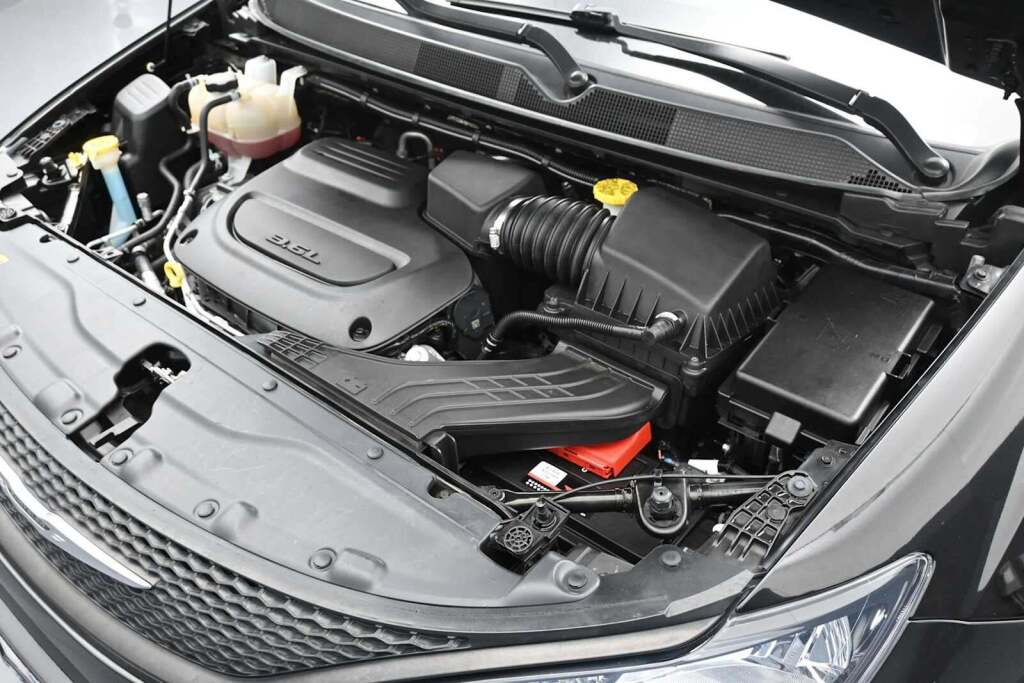 2024 Chrysler Voyager LX