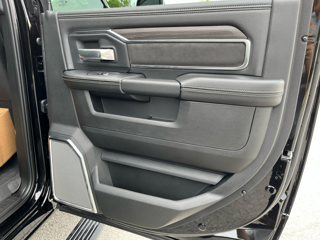2026 Ram 3500 Laramie Crew Cab 4x4 8' Box