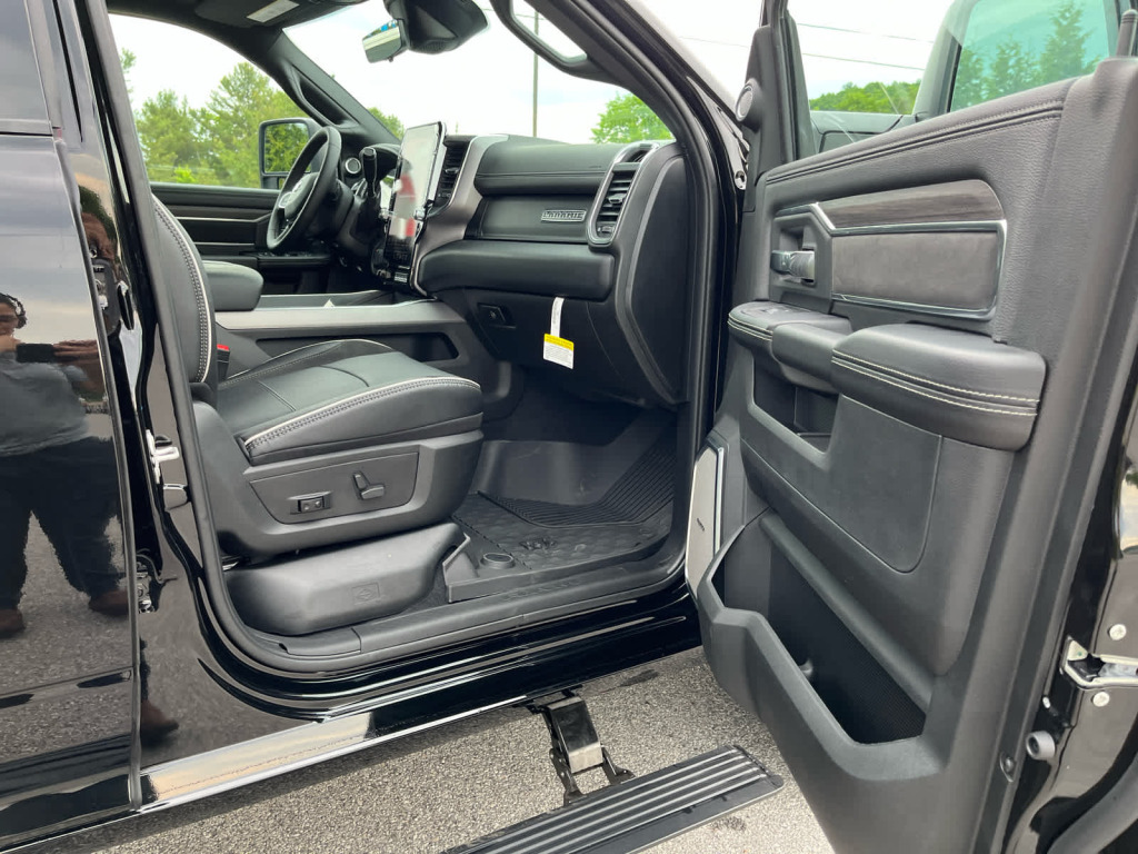 2026 Ram 3500 Laramie Crew Cab 4x4 8' Box