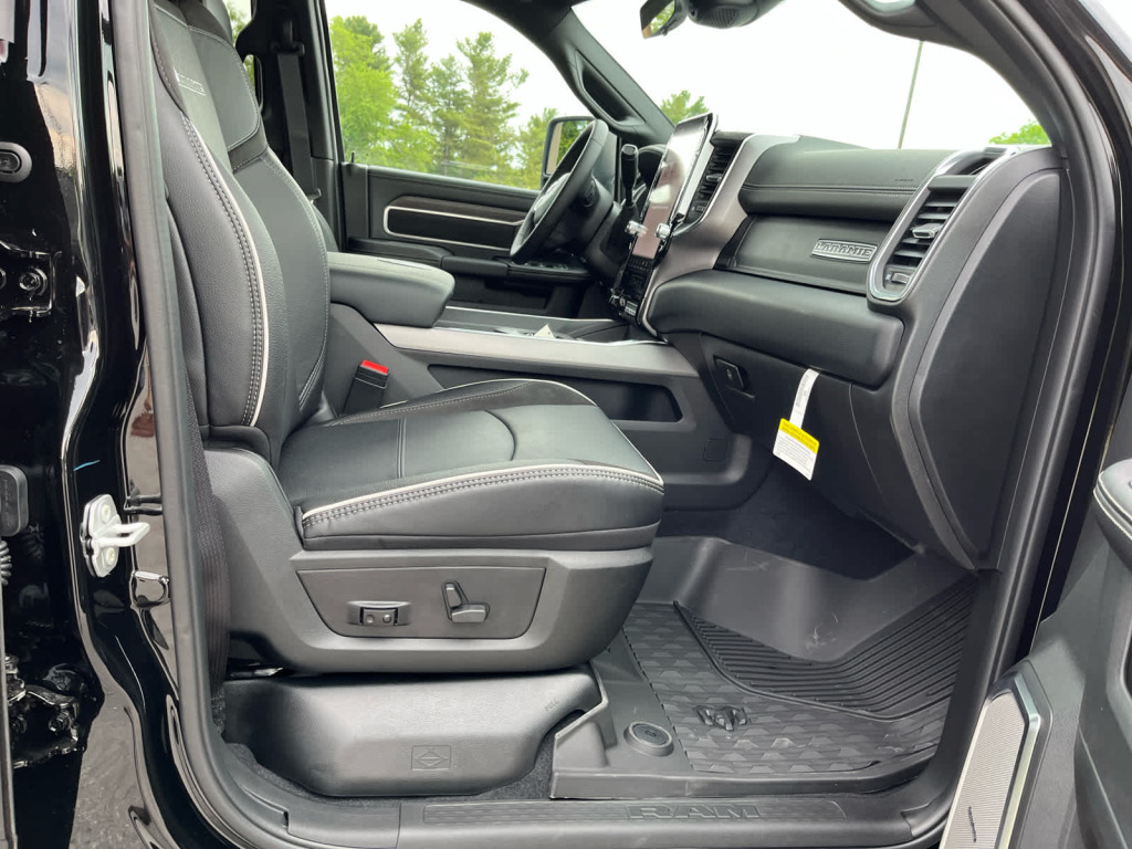 2026 Ram 3500 Laramie Crew Cab 4x4 8' Box