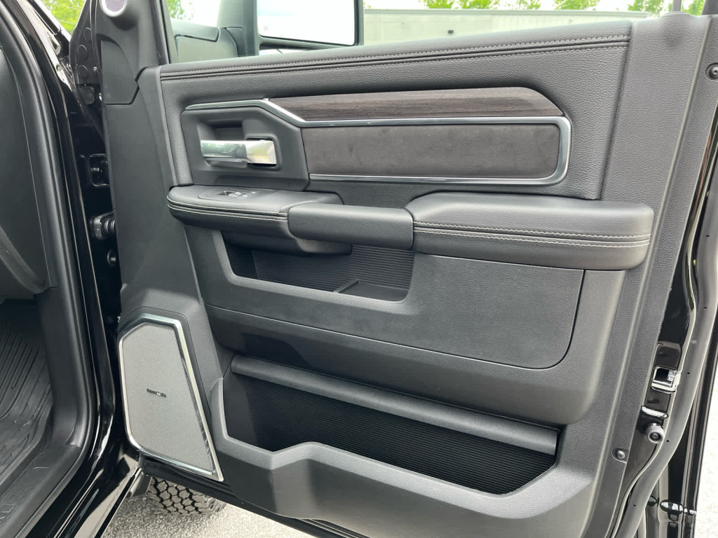 2026 Ram 3500 Laramie Crew Cab 4x4 8' Box