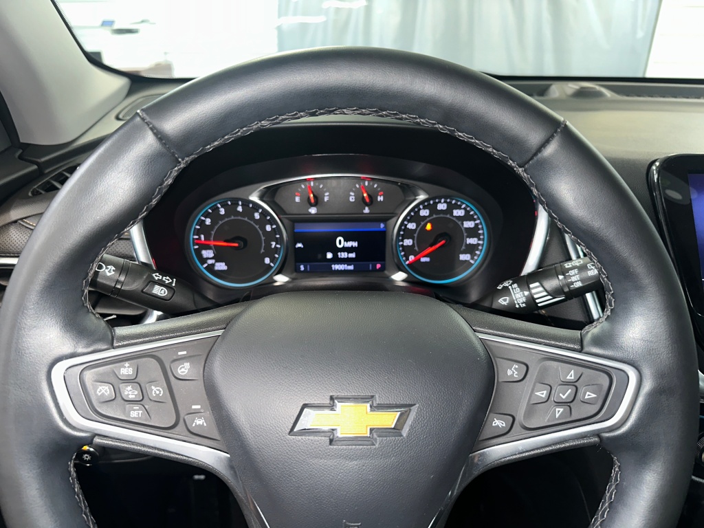 Certified Used 2023 Iridescent Pearl Tricoat Chevrolet Premier image 2