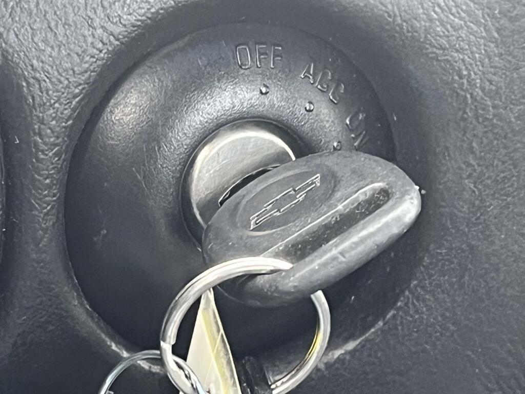 Used 2000 Black Chevrolet  image 27