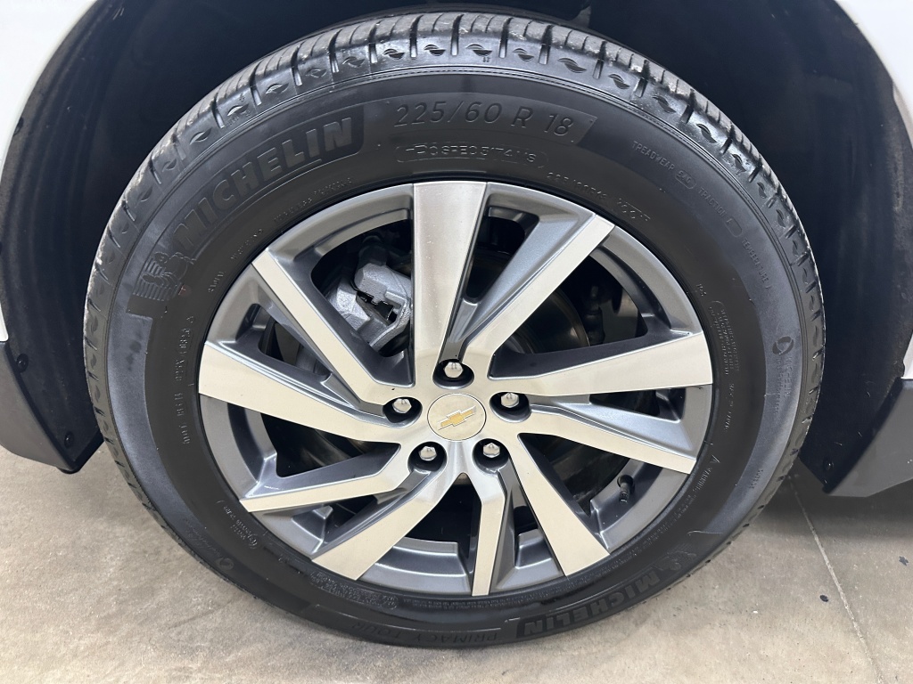 Certified Used 2023 Iridescent Pearl Tricoat Chevrolet Premier image 35