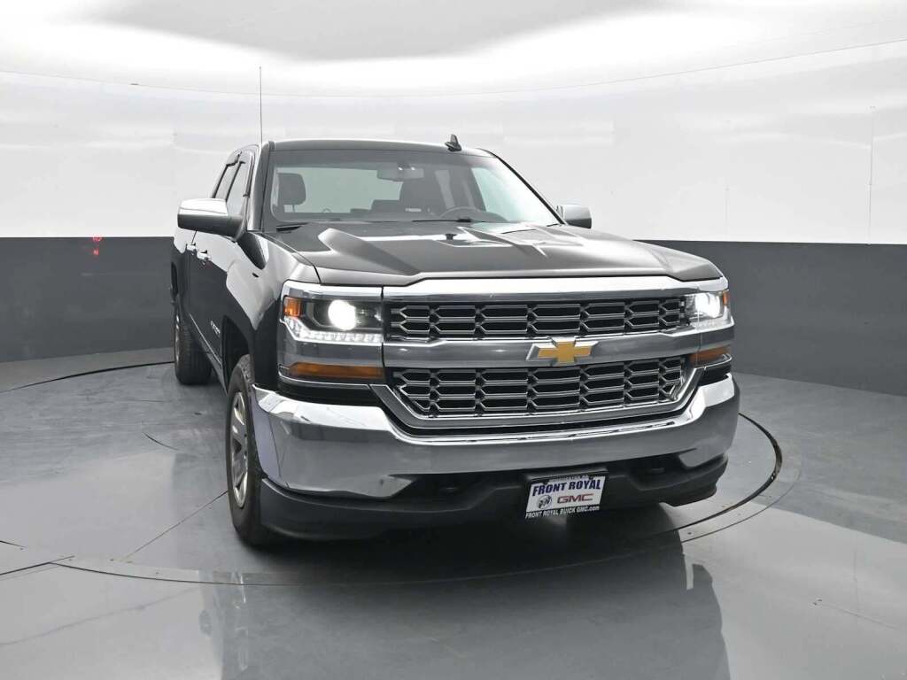 Used 2018 Chevrolet Silverado 1500 LT with VIN 1GCVKREC1JZ290785 for sale in Wytheville, VA