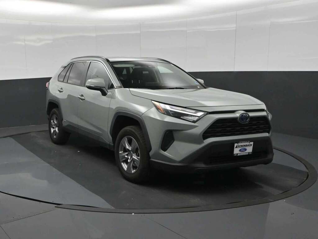 2022 Toyota RAV4 Hybrid XLE