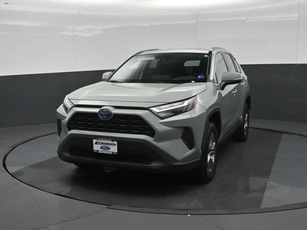 2022 Toyota RAV4 Hybrid XLE