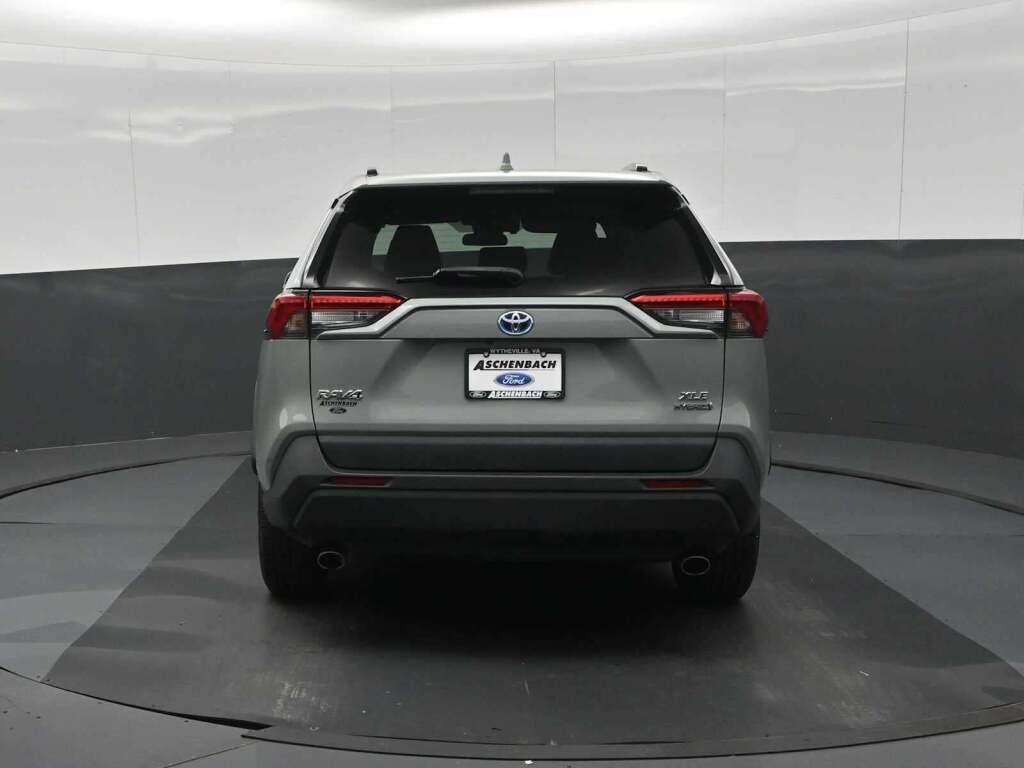 2022 Toyota RAV4 Hybrid XLE