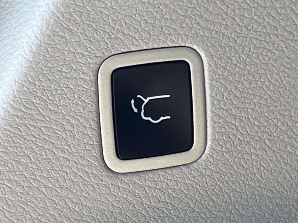 Used 2023 Bright White Clearcoat Chrysler LX image 18