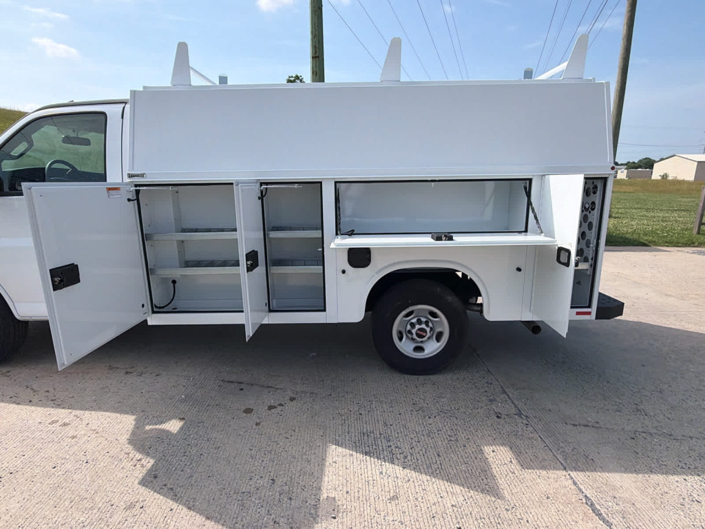 2025 GMC Savana Cutaway Work Van