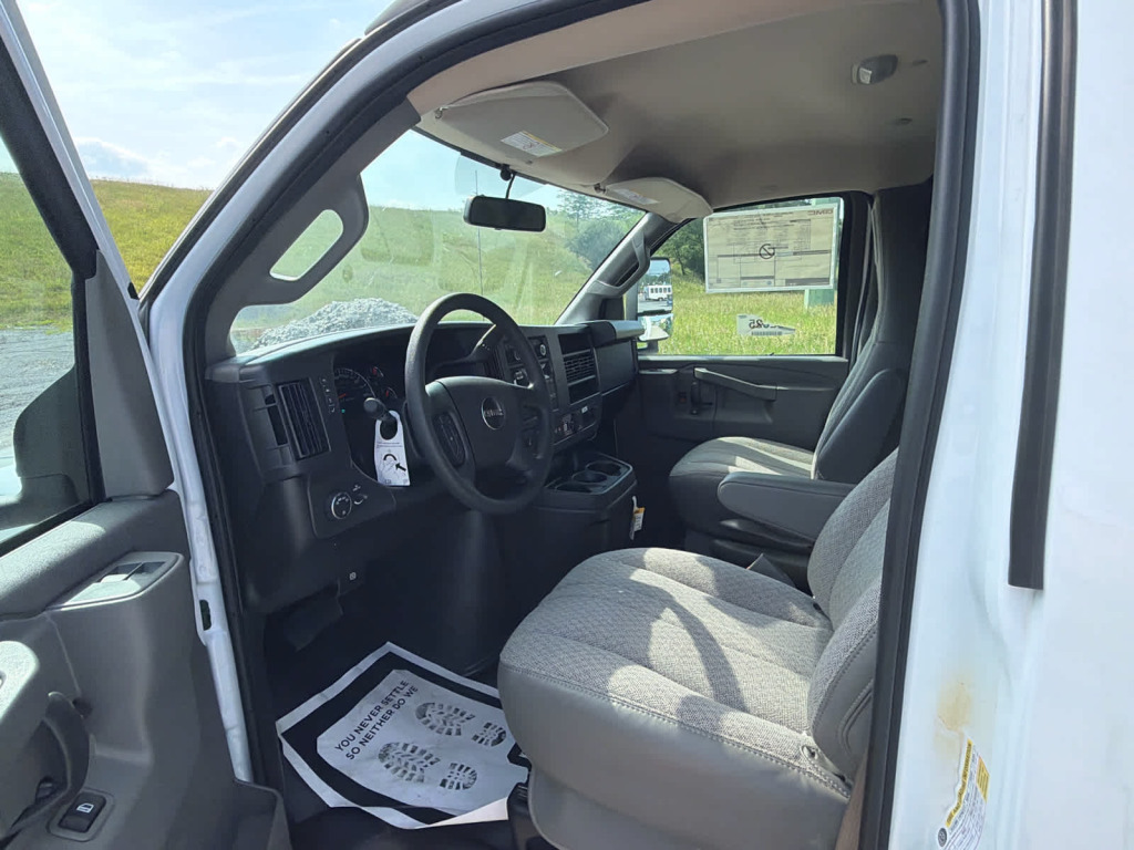 2025 GMC Savana Cutaway Work Van