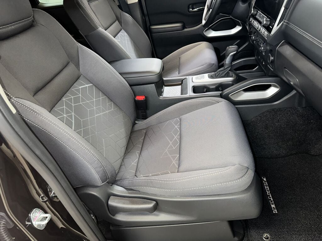 Used 2026 Super Black Nissan SV image 30