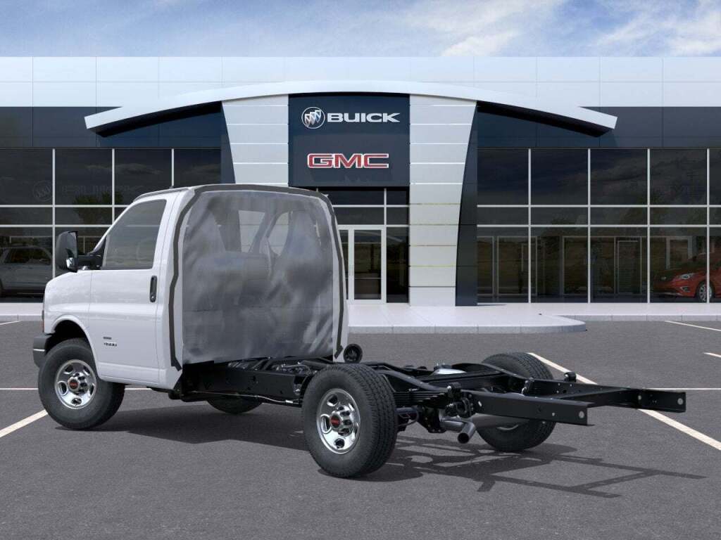 2025 GMC Savana Cutaway Work Van