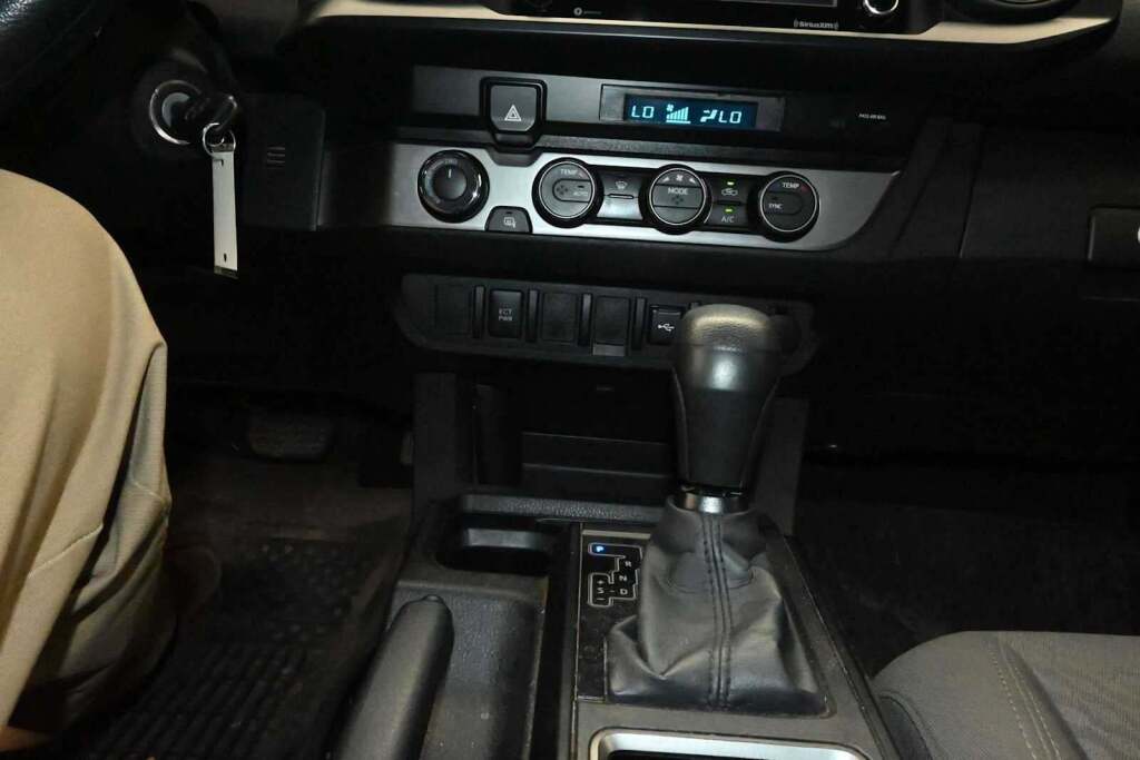 2022 Toyota Tacoma SR V6