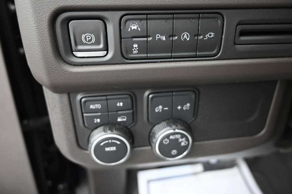 2022 Chevrolet Suburban 4WD LS
