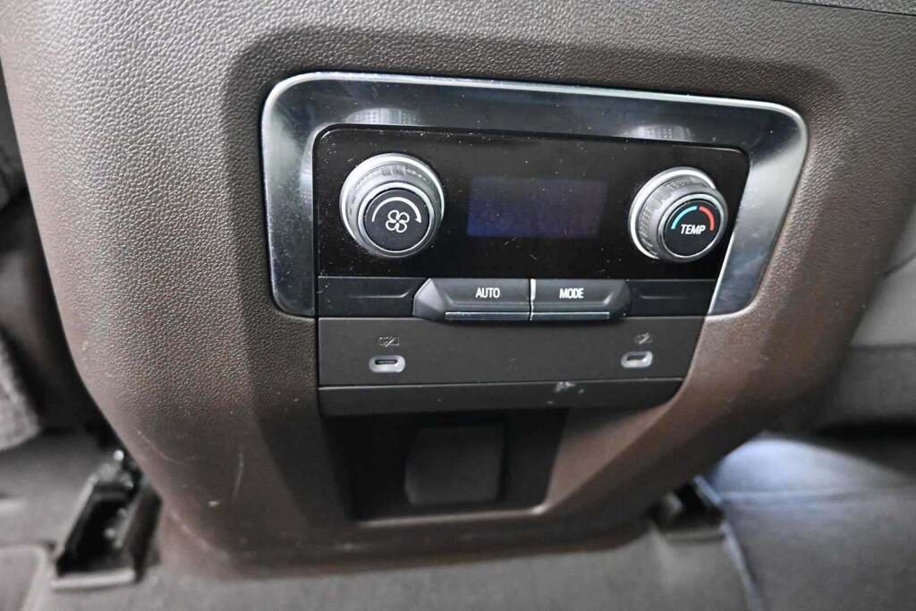 2022 Chevrolet Suburban 4WD LS