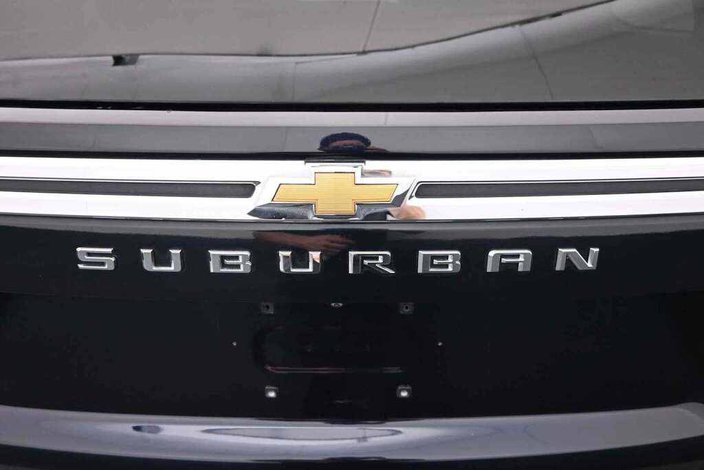 2022 Chevrolet Suburban 4WD LS