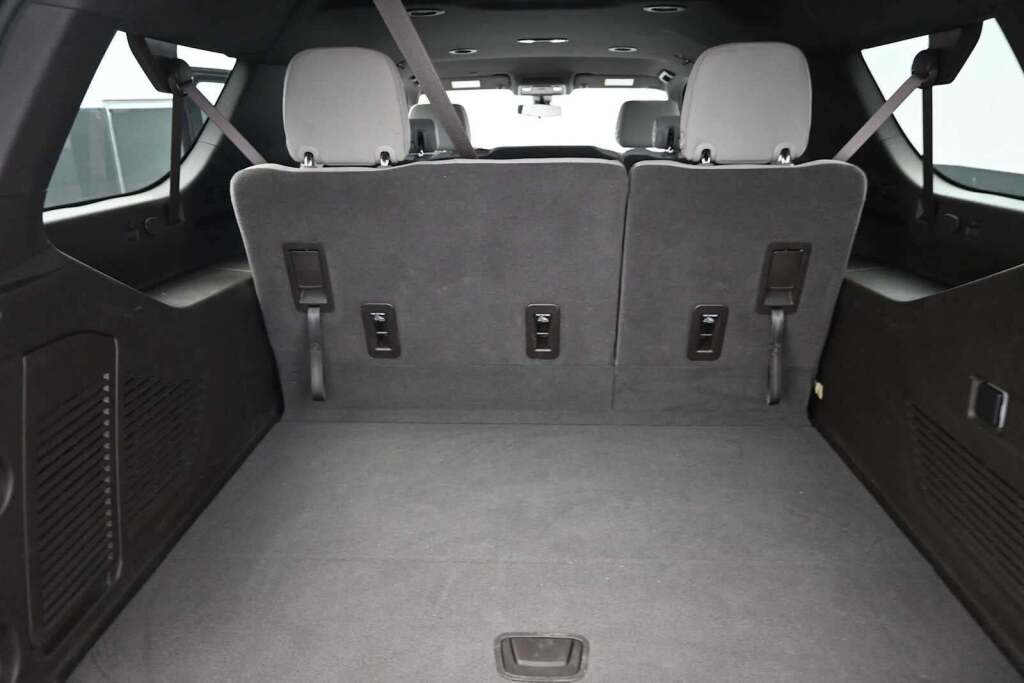 2022 Chevrolet Suburban 4WD LS