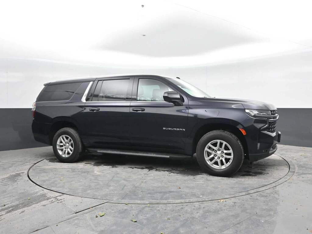 2022 Chevrolet Suburban 4WD LS
