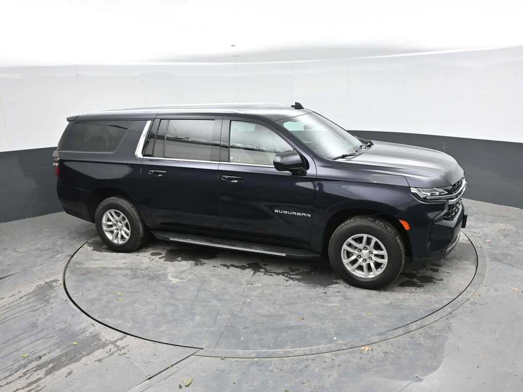 2022 Chevrolet Suburban 4WD LS