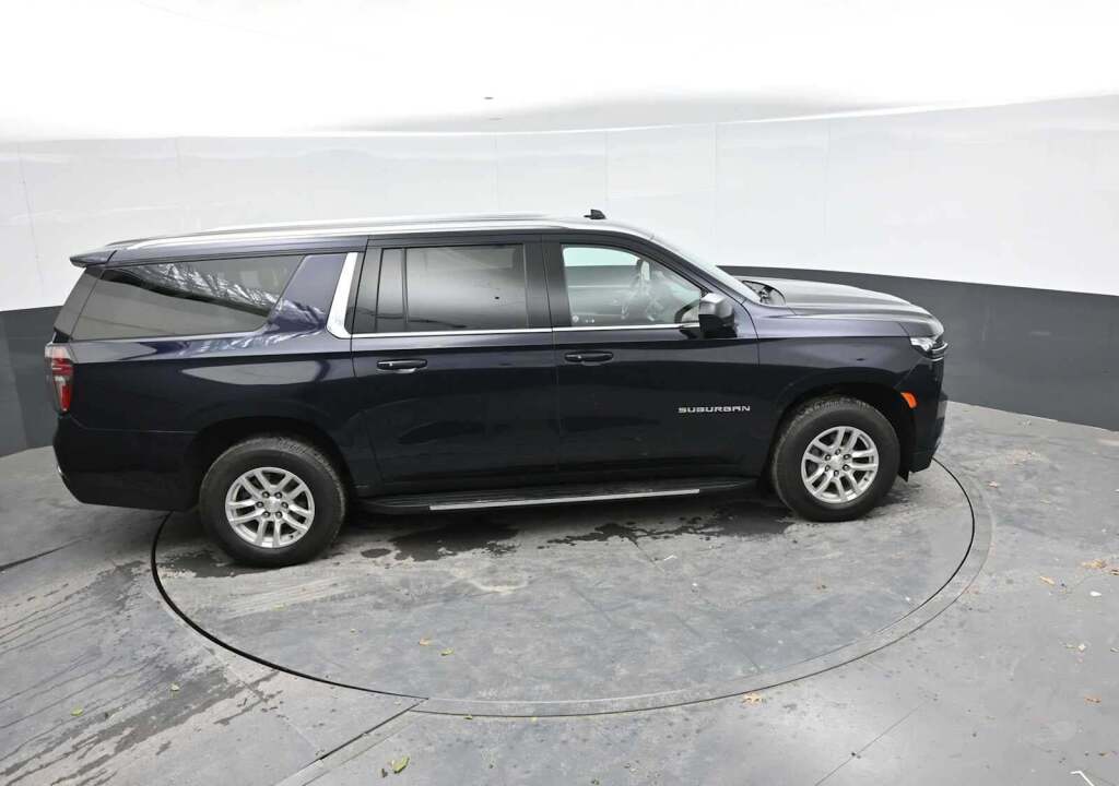 2022 Chevrolet Suburban 4WD LS
