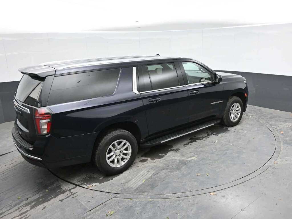 2022 Chevrolet Suburban 4WD LS