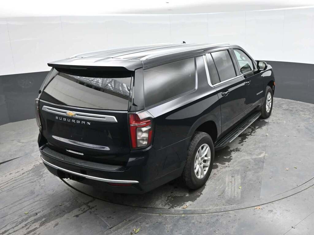 2022 Chevrolet Suburban 4WD LS