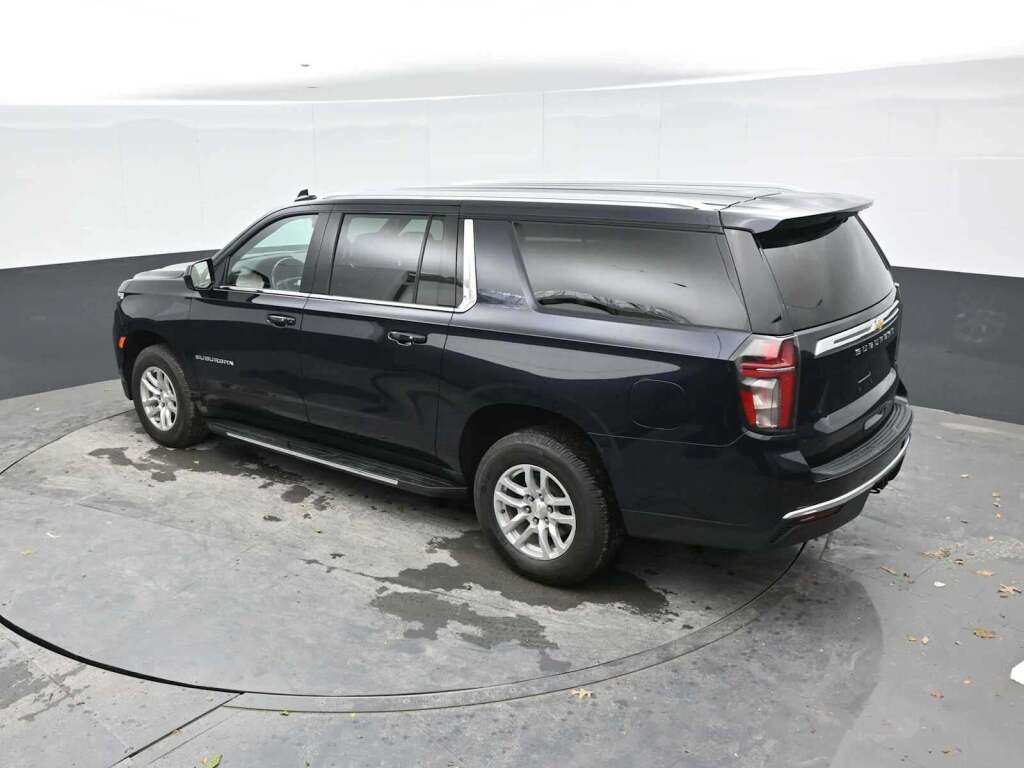 2022 Chevrolet Suburban 4WD LS