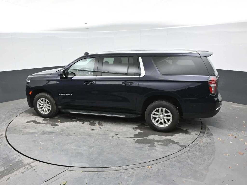 2022 Chevrolet Suburban 4WD LS