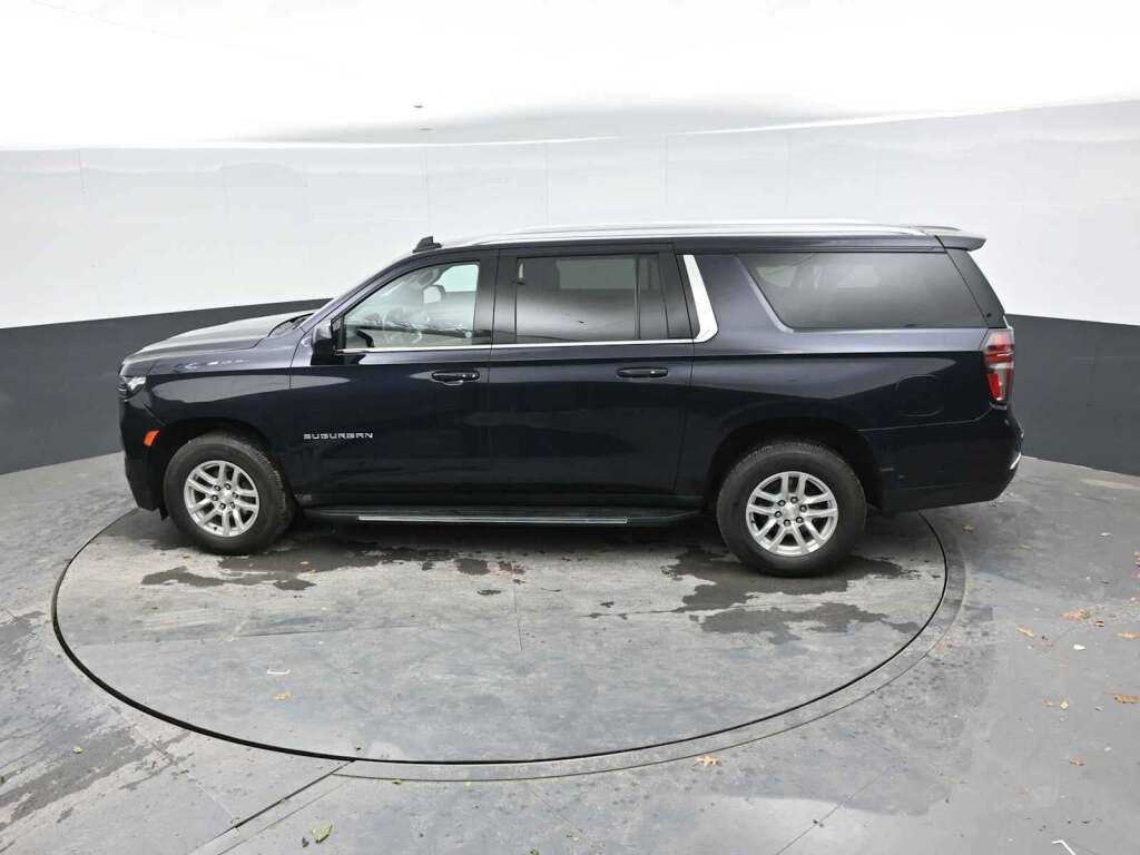 2022 Chevrolet Suburban 4WD LS