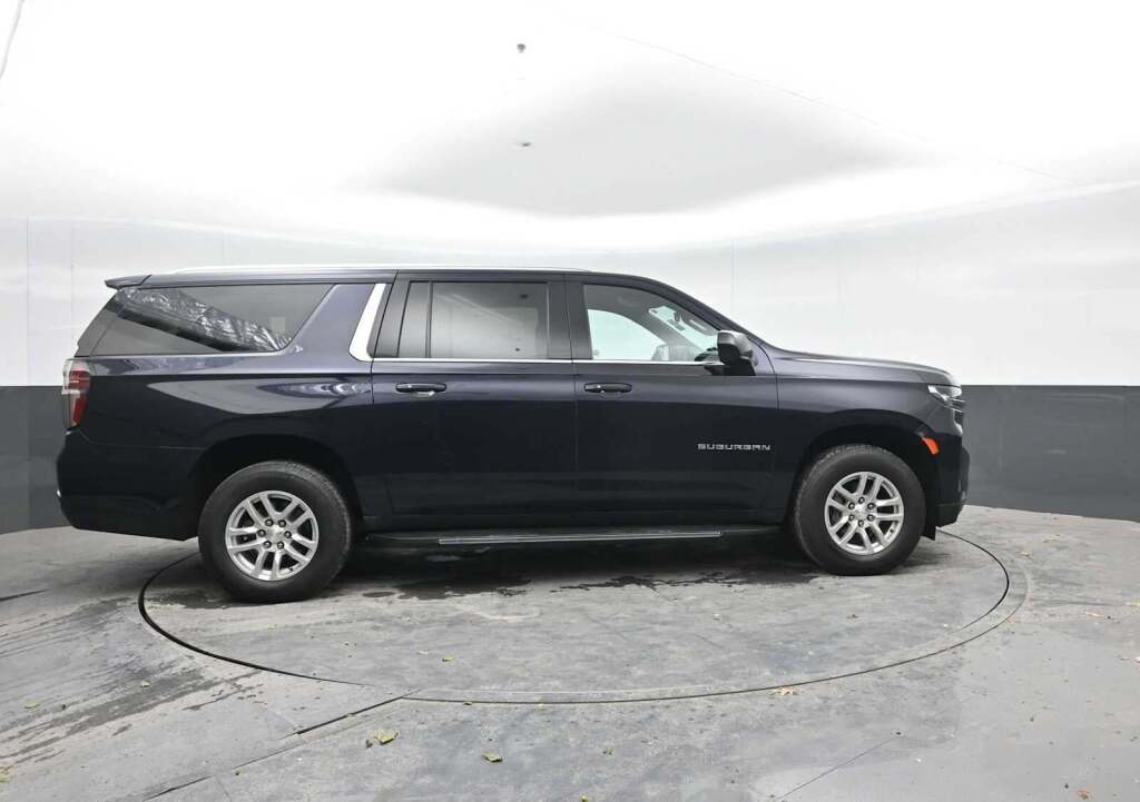 2022 Chevrolet Suburban 4WD LS