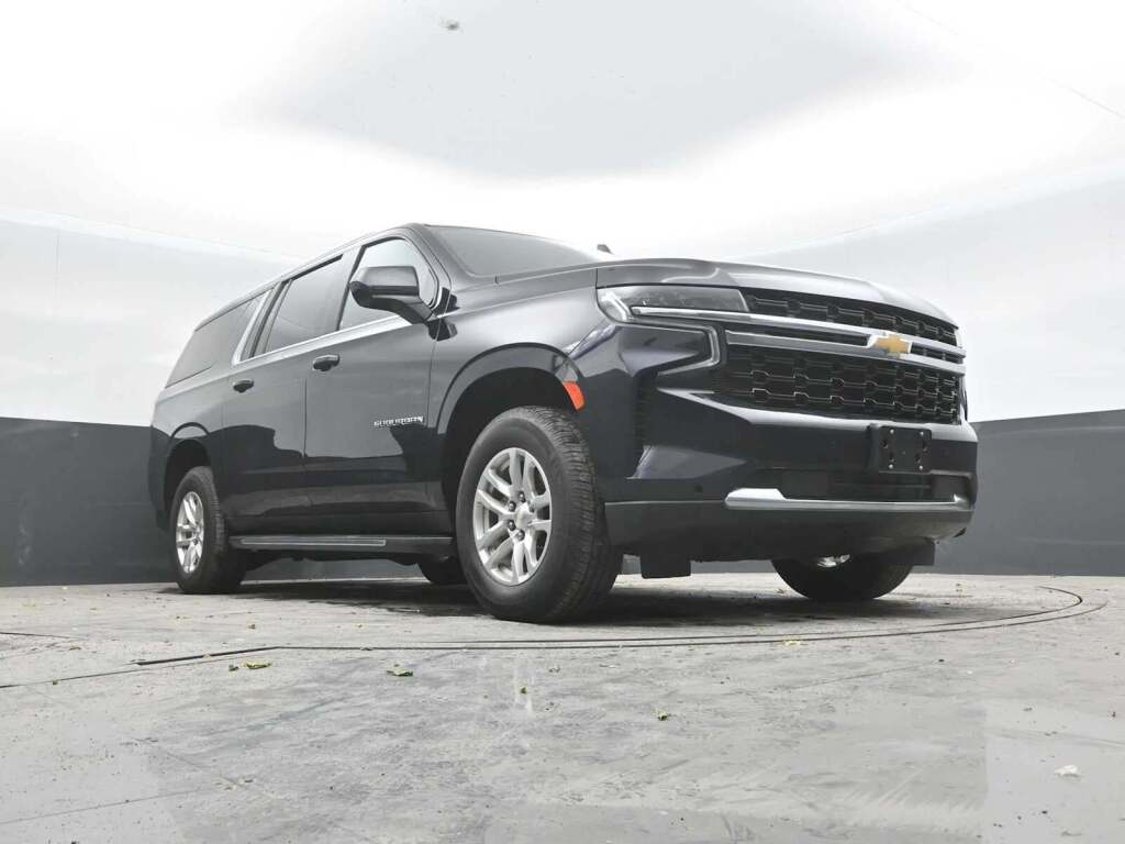 2022 Chevrolet Suburban 4WD LS
