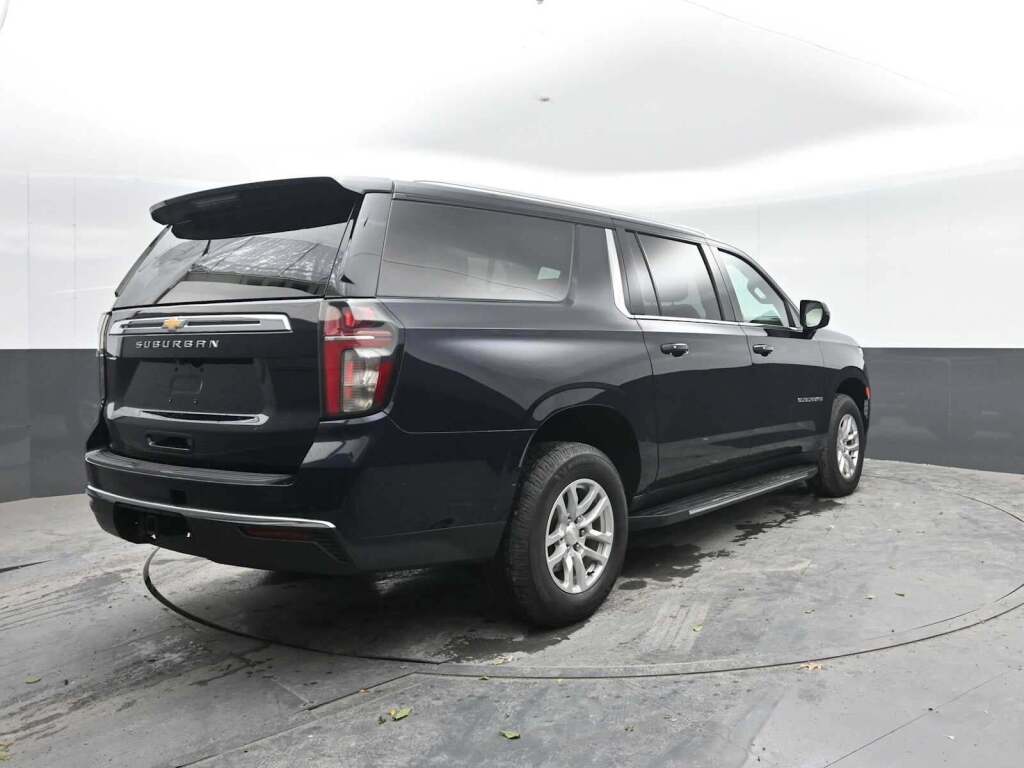 2022 Chevrolet Suburban 4WD LS