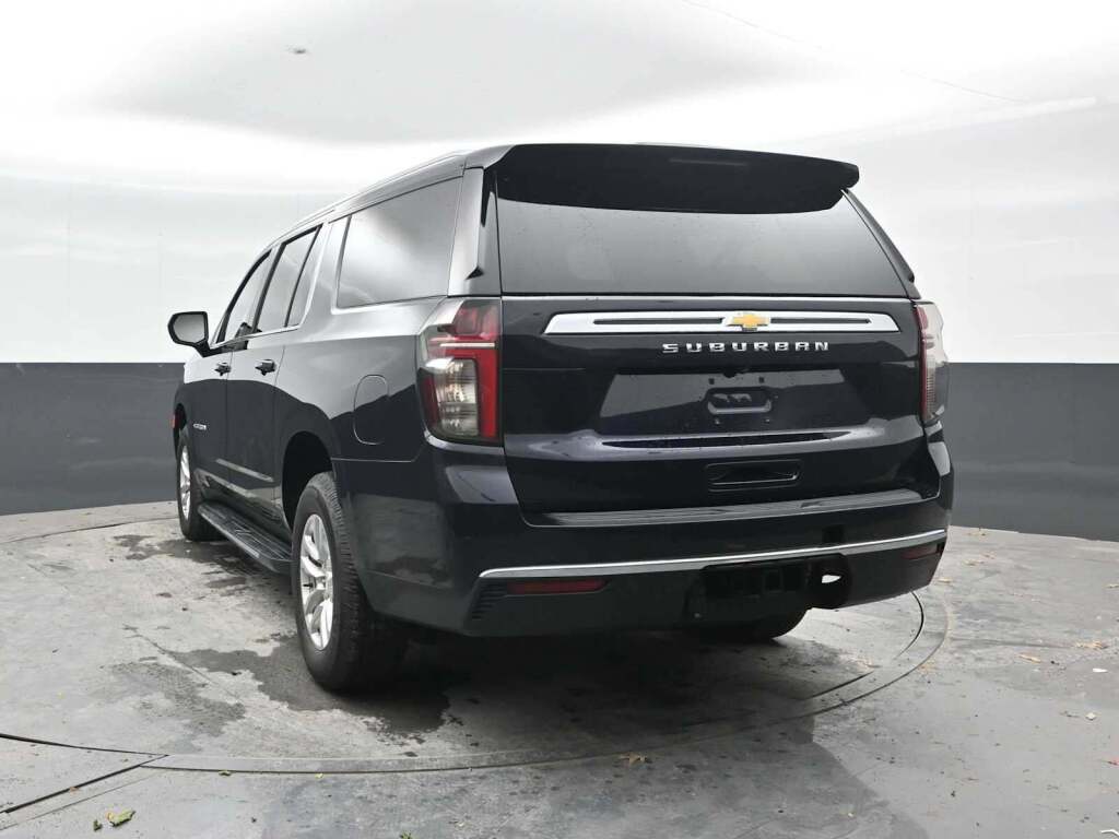 2022 Chevrolet Suburban 4WD LS