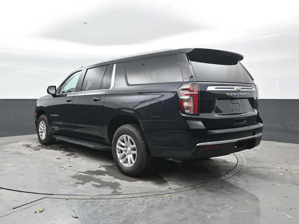 2022 Chevrolet Suburban 4WD LS
